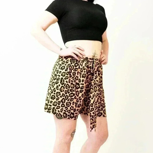 Simply Southern Cheetah Leopard Print Baggy Shorts - Picture 3 of 6